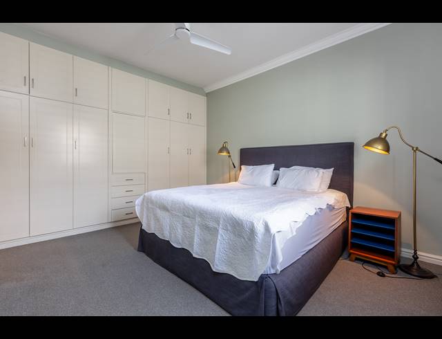 2 BEDROOM APARTMENT TO LET IN SEA POINT